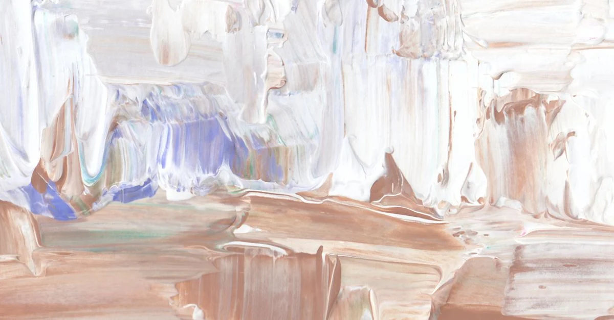 Art abstrait texturé avec des textures de peinture acrylique brun clair et blanche.